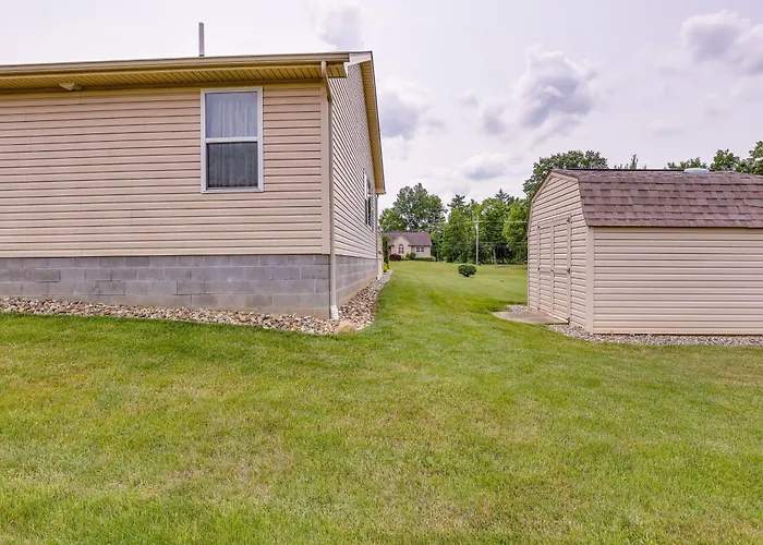Wfh-Friendly Columbiana Vacation Rental W/ Deck!