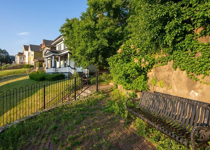 Dubuque'S Front Porch, Historic Charmer, Walk Downtown
