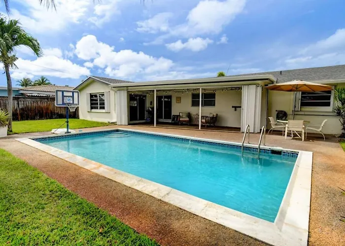 Boynton 3 2 Pool House
