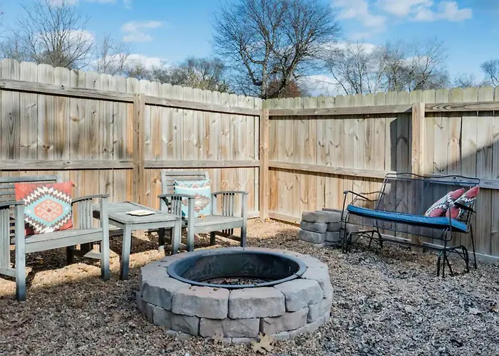 Hip, Cozy Cottage With A Fire Pit In Cleveland Park