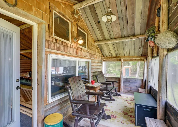Peaceful Lakefront Cabin Getaway: Dock, Fire Pit!