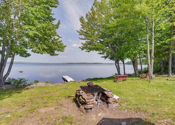 Peaceful Lakefront Cabin Getaway: Dock, Fire Pit!