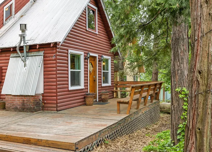 Fire Pit, Deck & Grill: Cozy Twain Harte Cabin!
