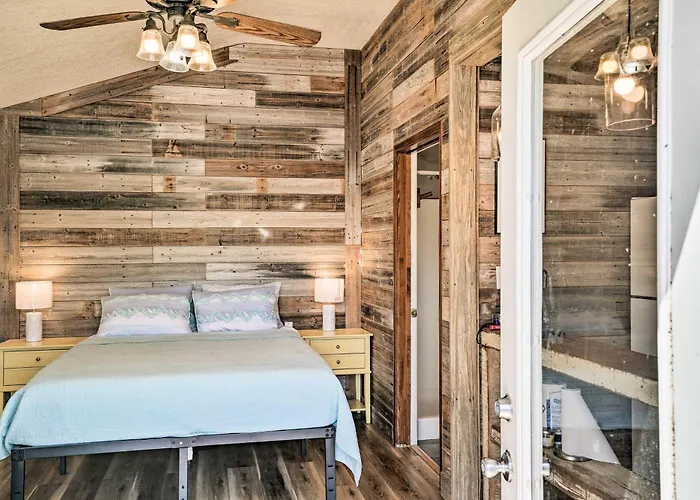 Guadalupe Riverfront Studio W/ Private Balcony