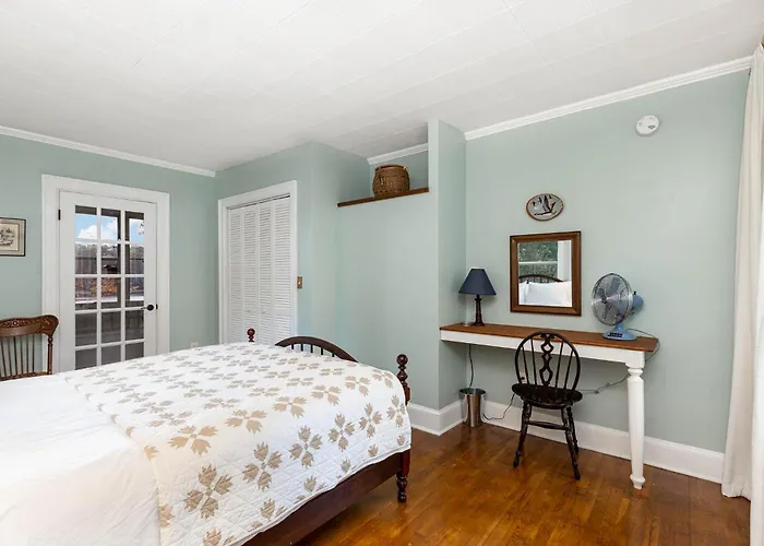 Old Blue'S Retreat: Lakeview Cozy Cottage