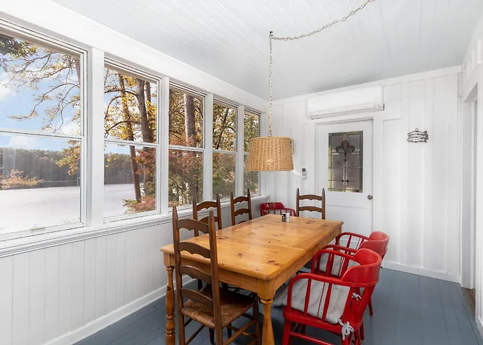 Old Blue'S Retreat: Lakeview Cozy Cottage