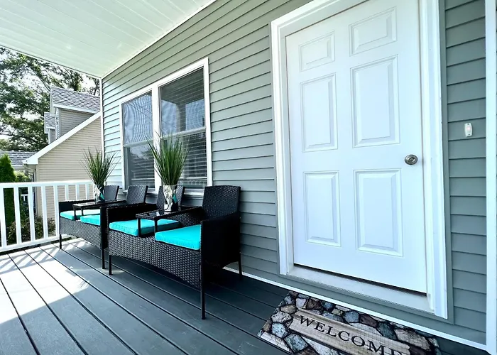 Beach House Cape May Just 1 Block From The Bay & A Short 5 Minutes Walk, Sleeps 19