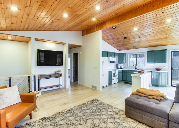 Lakefront Nisswa Home W/ Deck & Screened Porch