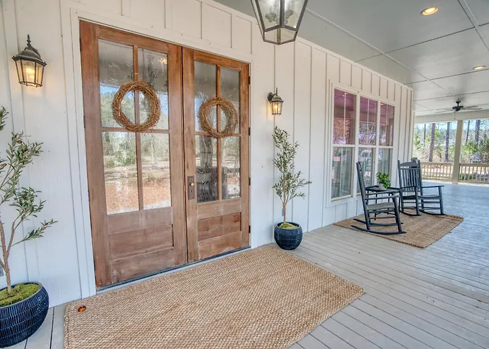 Southern Farm House 4 Bedroom 4 Bath