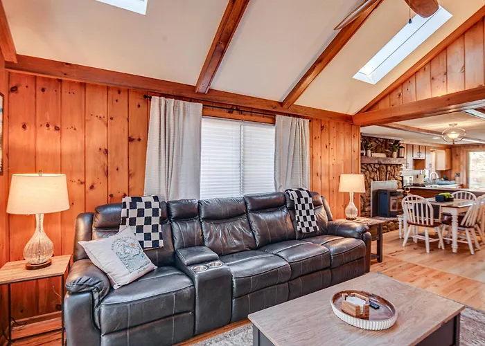 Cozy Home Near Lake Winnipesaukee & Hiking Trails
