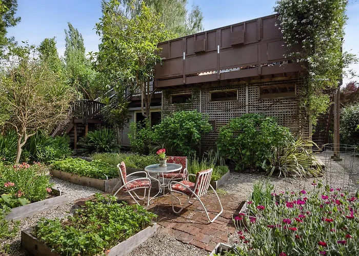 The Retreat At River Gardens