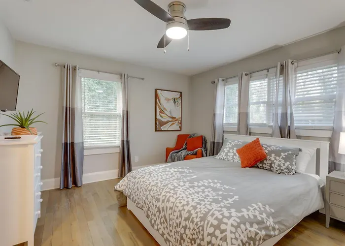 Pet-Friendly Decatur Home ~ 8 Mi To Downtown Atl!