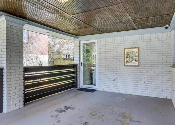 Pet-Friendly Decatur Home ~ 8 Mi To Downtown Atl!