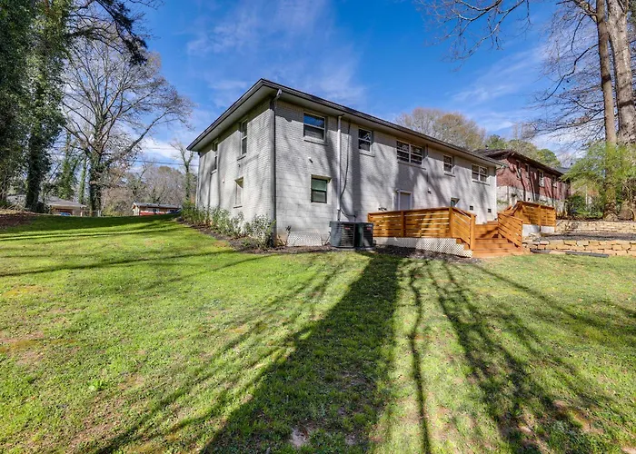 Pet-Friendly Decatur Home ~ 8 Mi To Downtown Atl!