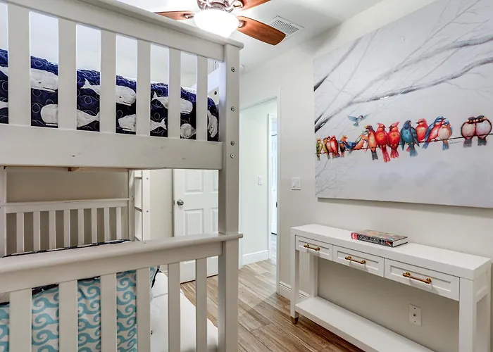 Fenced Yard, 4 Mi To Stuart Beach: Family Retreat!