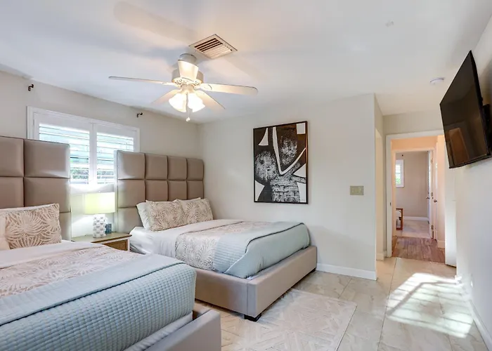 Fenced Yard, 4 Mi To Stuart Beach: Family Retreat!