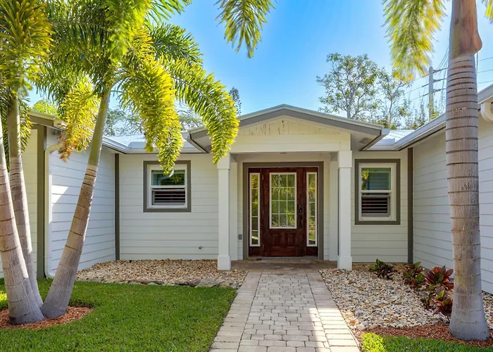 Fenced Yard, 4 Mi To Stuart Beach: Family Retreat!