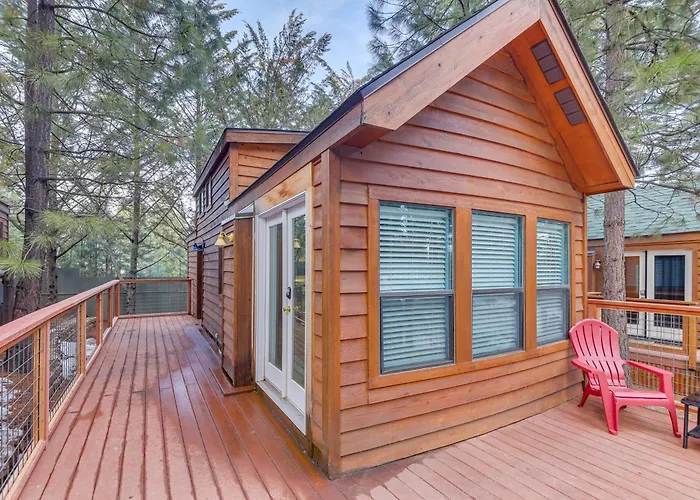 Cozy Lake Almanor Cabin, Outdoor Adventures Galore