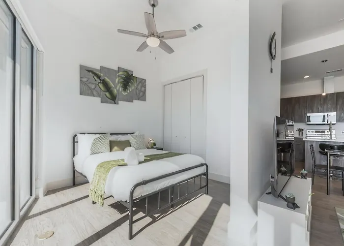Snazzy Loft Style 2Br I Gym I Parking I Workspace