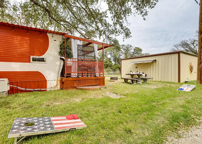 Pet-Friendly Brownwood Home: Walk To Lake!