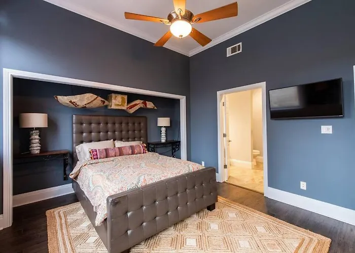 Downtown Sophistication/ Two Bedroom / Two Bath