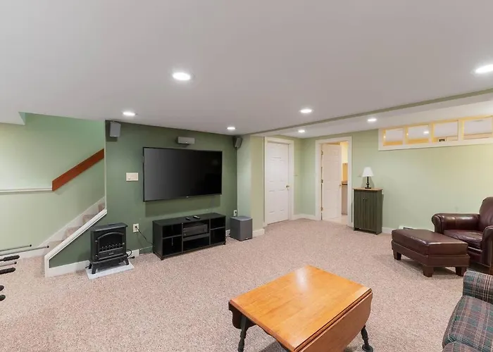Family-Friendly Townhouse In A Great Location!
