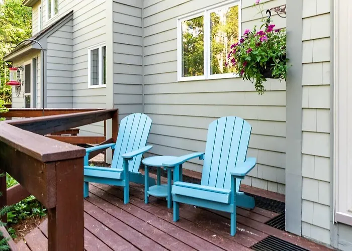 Family-Friendly Townhouse In A Great Location!