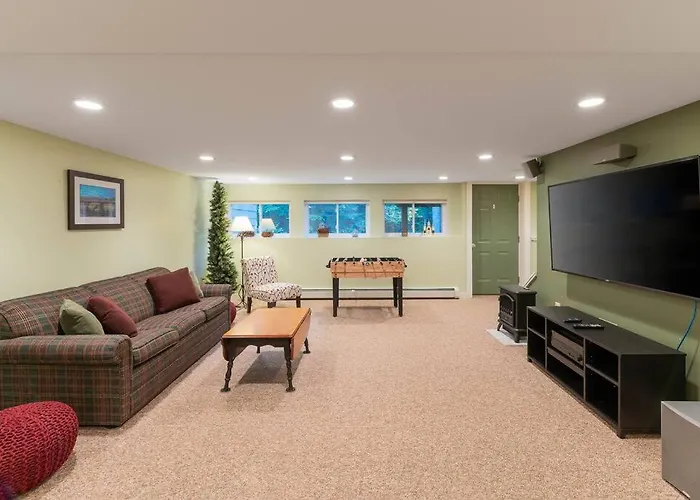 Family-Friendly Townhouse In A Great Location!