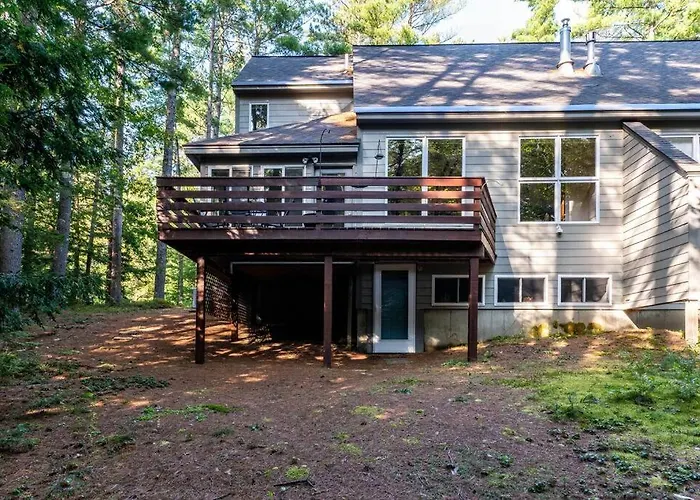 Family-Friendly Townhouse In A Great Location!