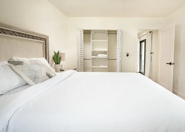 Black Vanilla Luxe Retreat - Sauna, Cold Plunge & Pure Relaxation