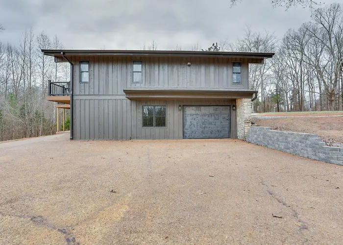 'The Duck Farm' Sugar Tree Hideaway W/ Yard!