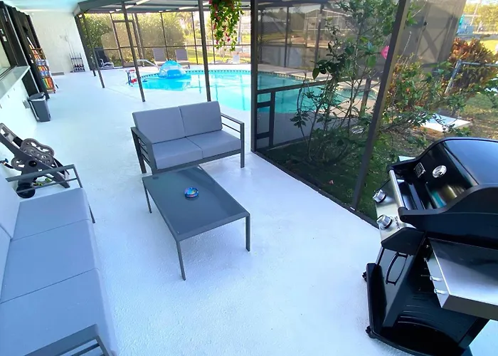 Waterfront Gulf Gateway: Pool/Dock/Grill/Gameroom