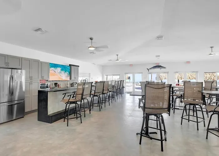 1B 2Ba Seaside Getaway Pool Oceanside