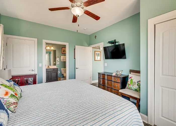 Ocean-View Apt In Emerald Isle - Walk To Beach