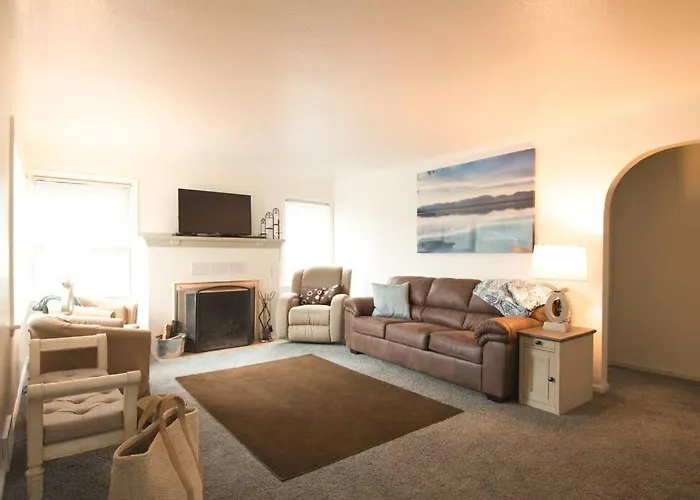 Spacious 5Br 2Ba Home - Fenced Yard, Bbq, Fire Pit