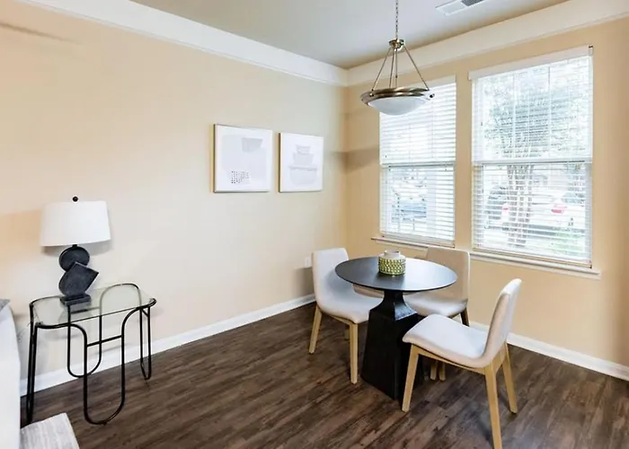 Landing Modern Apartment With Amazing Amenities
