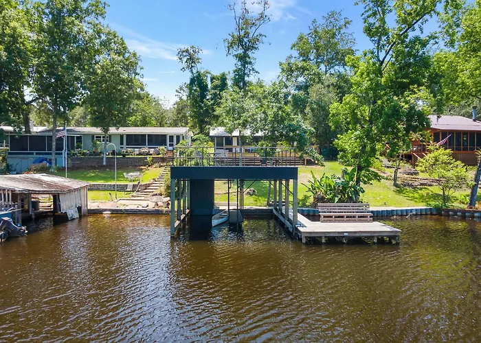 Waterfront On Lake Talquin - Near Fsu - Stunning Views - 2 Story Deck - Fire Pit - Fast 1000 Mbps Internet - 3 Min From Boat Ramp