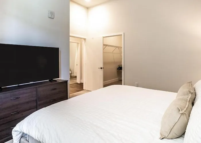 Landing Modern Apartment With Amazing Amenities