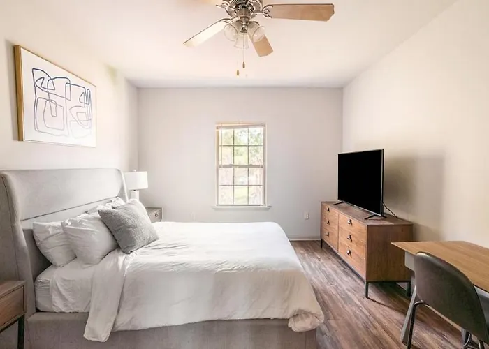Landing Modern Apartment With Amazing Amenities