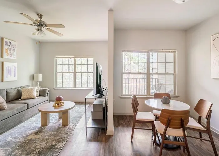 Landing Modern Apartment With Amazing Amenities