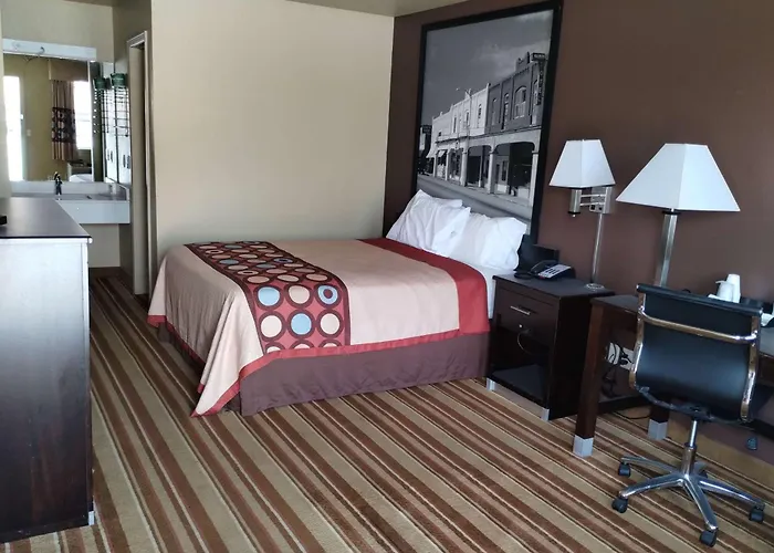 Super 8 By Wyndham Big Cabin/Vinita Area