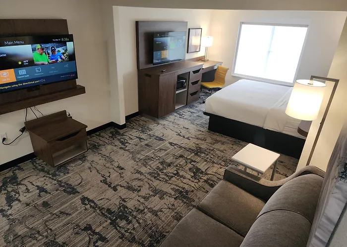 La Quinta By Wyndham Milwaukee Sw New Berlin