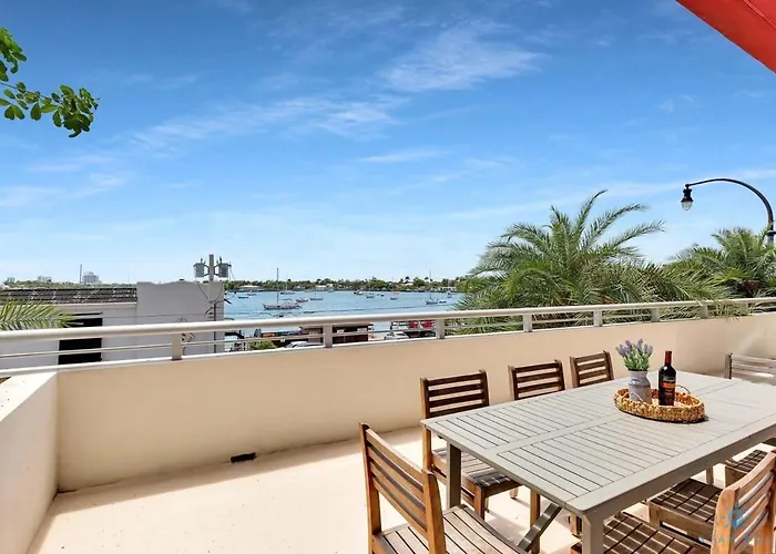 Beachfront Condo-Roofto Pool- 2 Bedrooms 2 Bedroom !