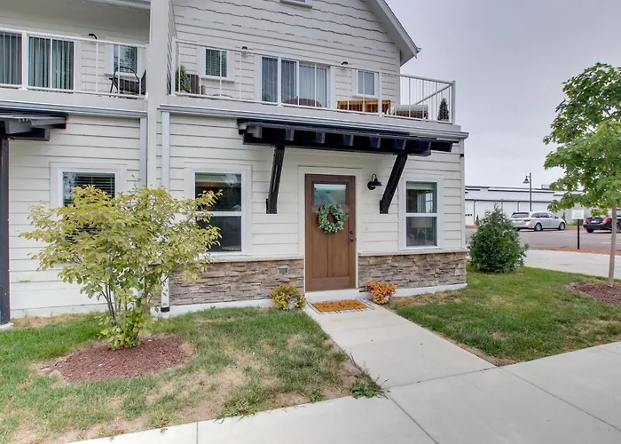 Riverfront Sheboygan Townhome W/ Grill!