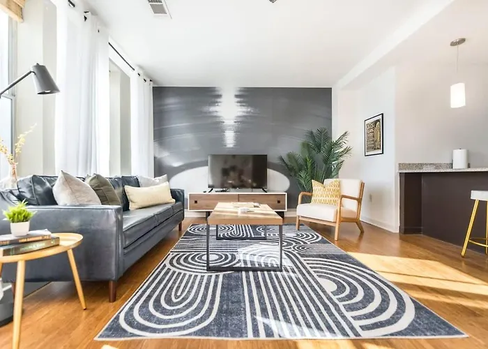 Chic & Vibrant Cherry St Hideaway - Walk Score 73