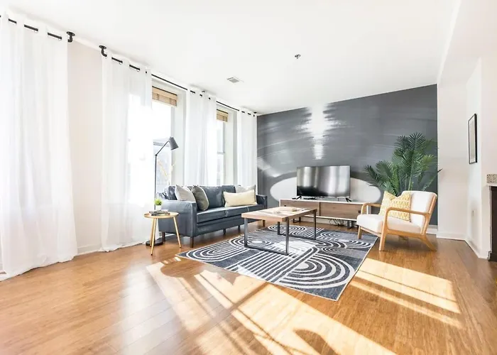 Chic & Vibrant Cherry St Hideaway - Walk Score 73