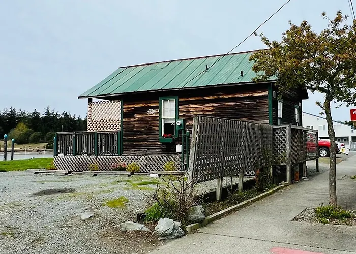 Bridge Tender Shack With Hot Tub On Deck