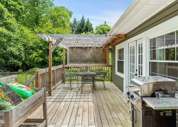 Fenced Backyard - Family Games
