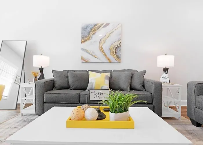 Make Lemonade In Luxury W King Bed And Free Parking Plus 40 Minutes To Nashville
