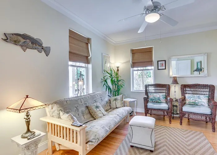Lovely Carrabelle Home W/ Lake Views & Pool Access